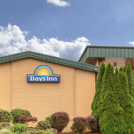 Days Inn By Wyndham Black Bear Salem Exteriér fotografie