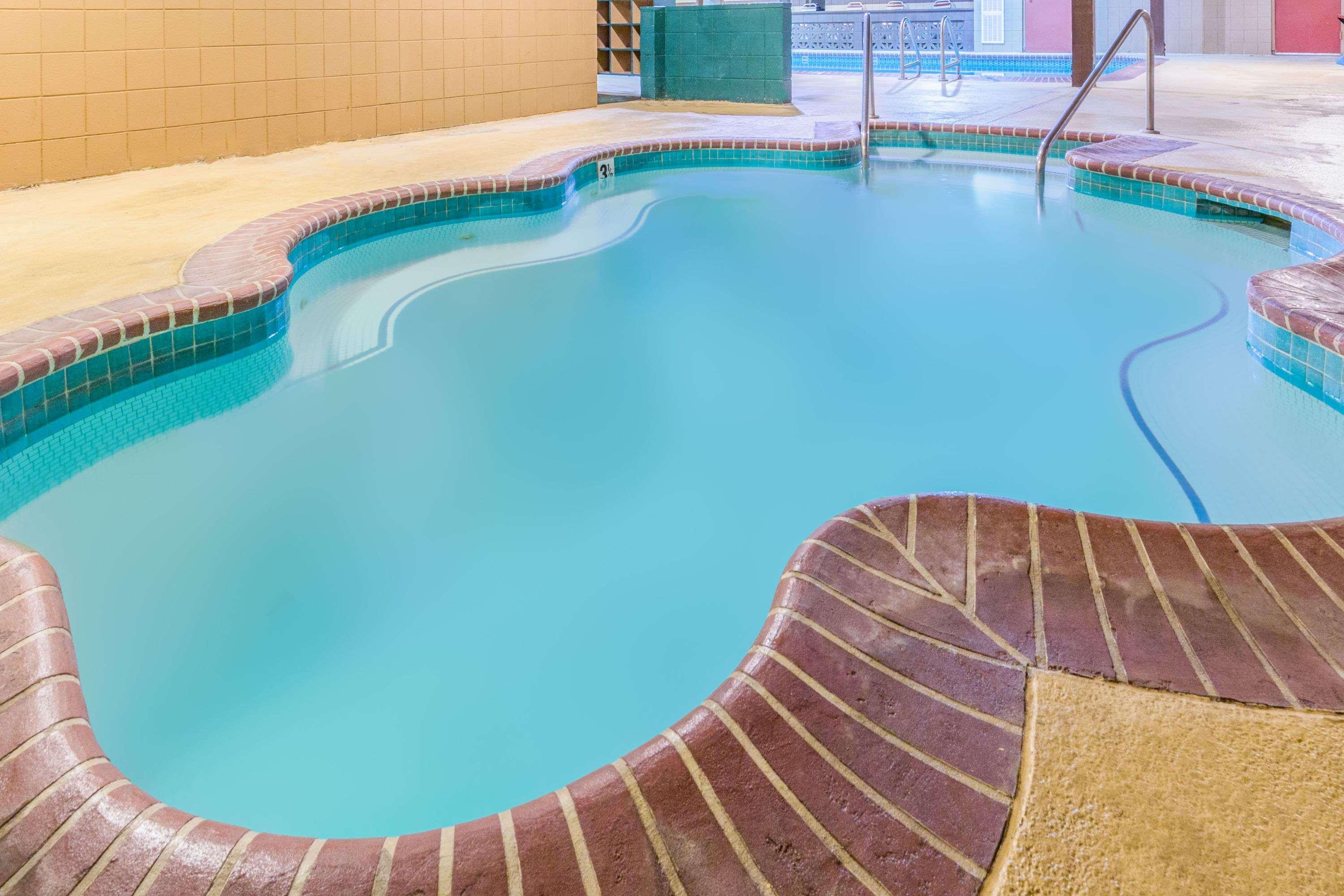 Days Inn By Wyndham Black Bear Salem Exteriér fotografie