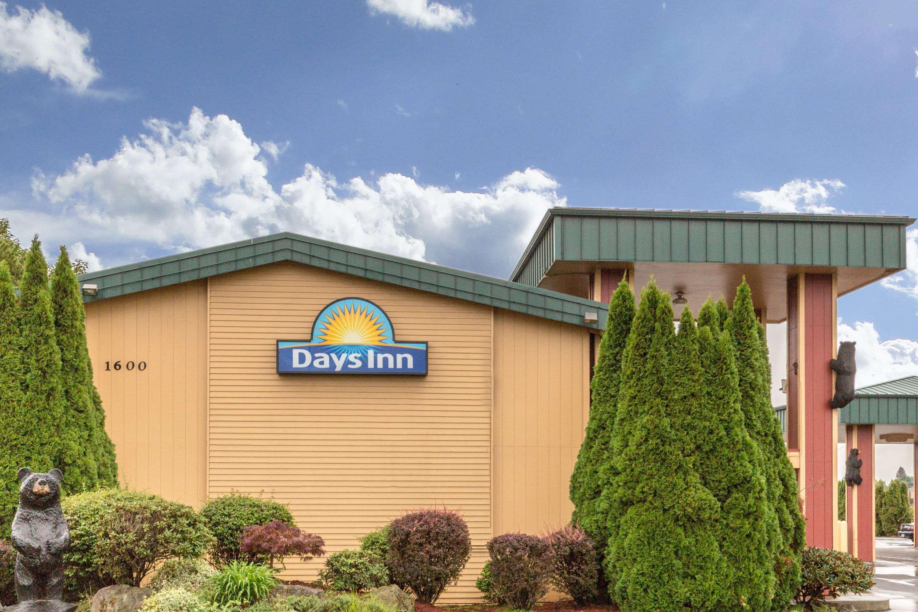 Days Inn By Wyndham Black Bear Salem Exteriér fotografie