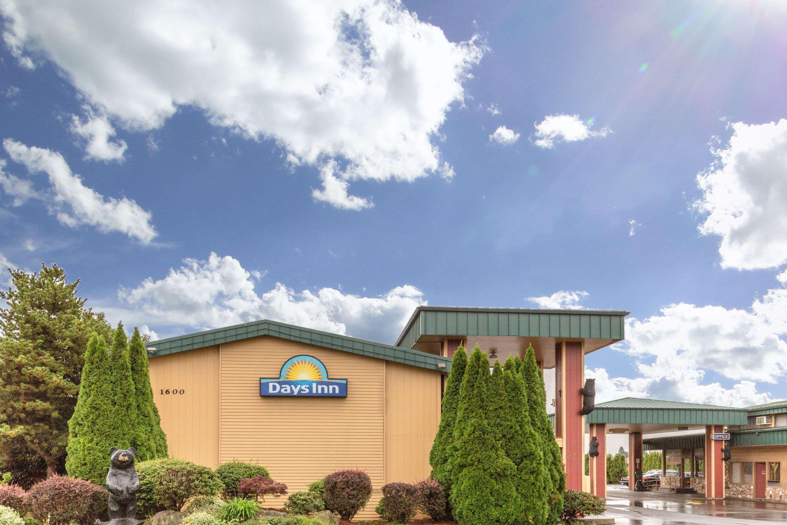 Days Inn By Wyndham Black Bear Salem Exteriér fotografie