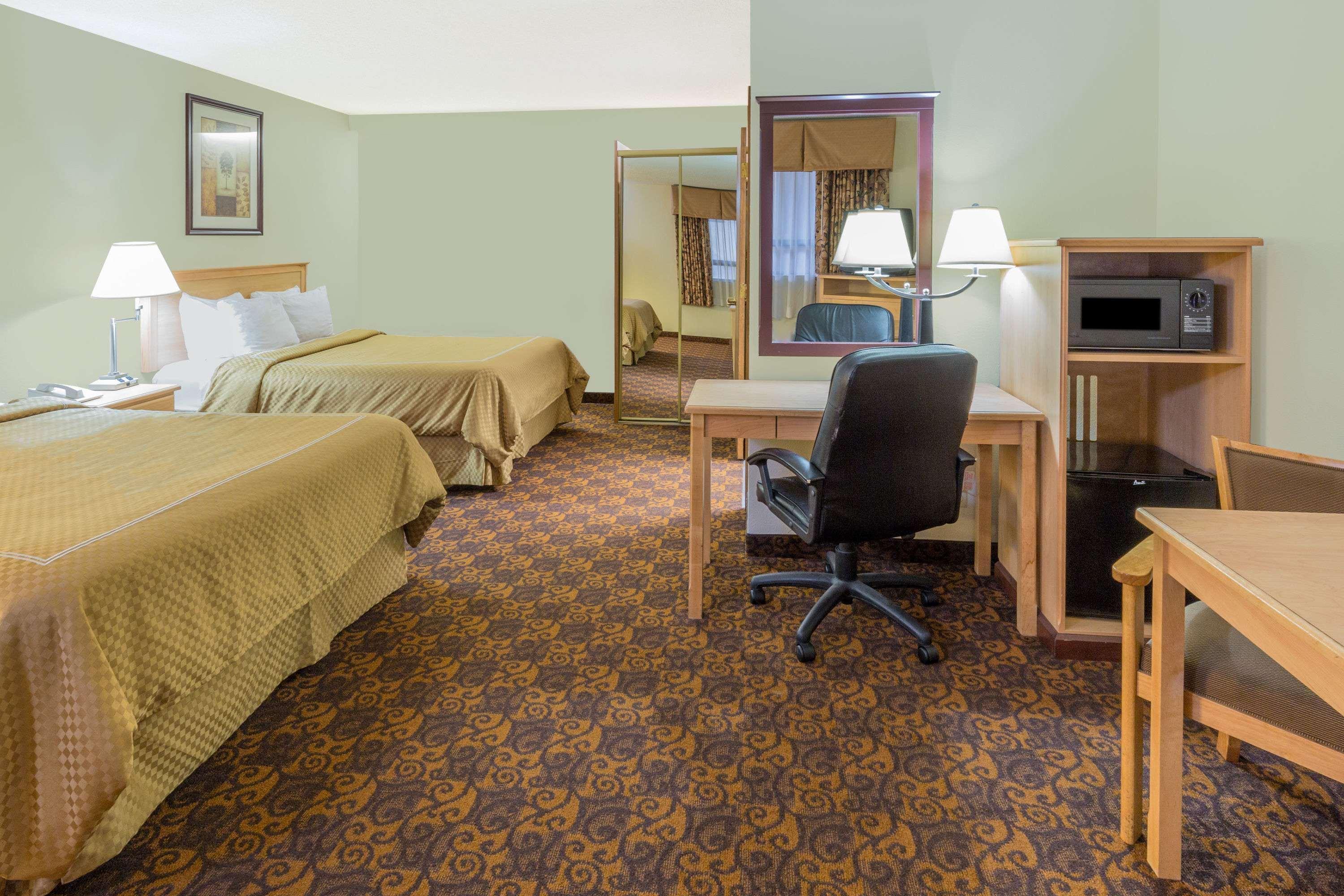 Days Inn By Wyndham Black Bear Salem Exteriér fotografie