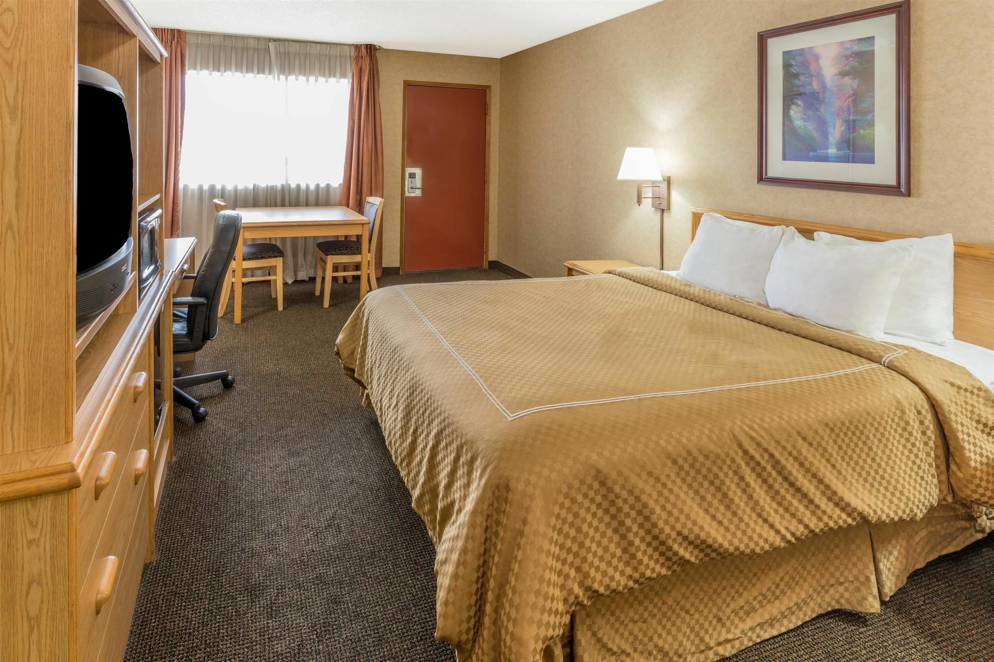 Days Inn By Wyndham Black Bear Salem Exteriér fotografie